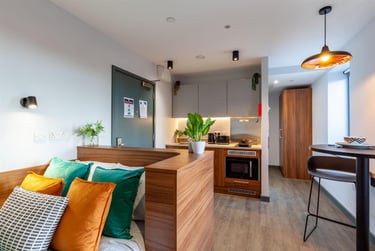 1 bed studio, 40-41 High Street, Englefield Green, Egham, TW209DP - Image 2